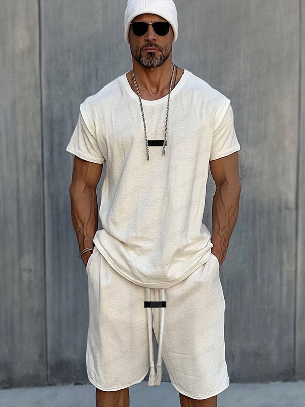 Essential Sport-Set aus T-Shirt und Shorts