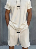 Essential Sport-Set aus T-Shirt und Shorts