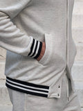 Klassisches Jacken- und Hosen-Set mit Streifendetails