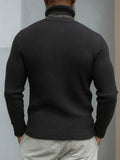 Klassischer Rollkragenpullover mit Knopfdetails