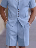 Elegantes Set aus Kurzarmhemd mit Knopfleiste und Shorts Vorderansicht