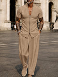 Modernes minimalistisches Set aus Kurzarmhemd und Hose