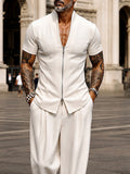 Modernes minimalistisches Set aus Kurzarmhemd und Hose