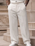 Lässiges modernes Set aus plissiertem Hemd und Hose