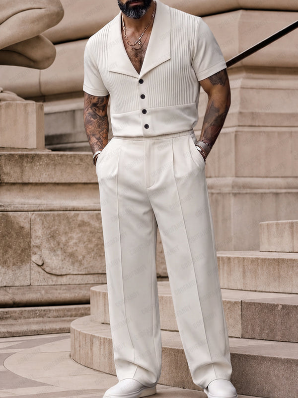 Lässiges modernes Set aus plissiertem Hemd und Hose
