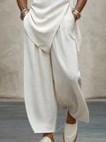 Monochromes minimalistisches Set aus ärmellosem Oberteil und Hose