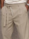 Casual Suit Shorts mit Bindegürtel und Schrägknopfleiste-Detailansicht