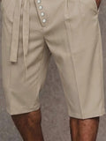 Casual Suit Shorts mit Bindegürtel und Schrägknopfleiste-Detailansicht