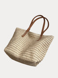 Minimalistische Tote-Bag für den Urlaub in Stroh-Optik
