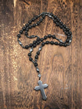 Halskette mit Kreuz-Anhänger aus Naturstein