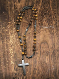 Halskette mit Kreuz-Anhänger aus Naturstein