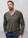 Bequemes weiches gestreiftes Henley-Shirt