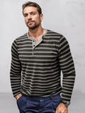 Bequemes weiches gestreiftes Henley-Shirt