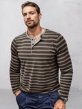 Bequemes weiches gestreiftes Henley-Shirt