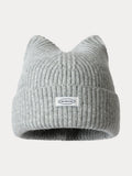 Modische Plüsch-Beaniehat mit Miau-Label