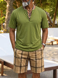 Herren Henley Oberteil & Karierte Shorts Set