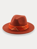 Fedora-Hut mit flacher Krempe und Halstuch