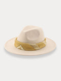 Fedora-Hut mit flacher Krempe und Halstuch