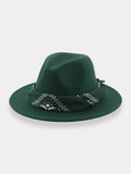 Fedora-Hut mit flacher Krempe und Halstuch