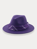 Fedora-Hut mit flacher Krempe und Halstuch