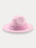 Fedora-Hut mit flacher Krempe und Halstuch
