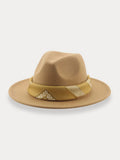 Fedora-Hut mit flacher Krempe und Halstuch