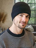 Minimalistische Strickmütze mit Umschlag