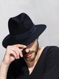 Vintage Fedora-Hut mit Band